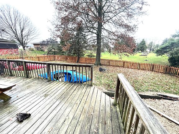 3rd image of 1165 Rosewood Dr
