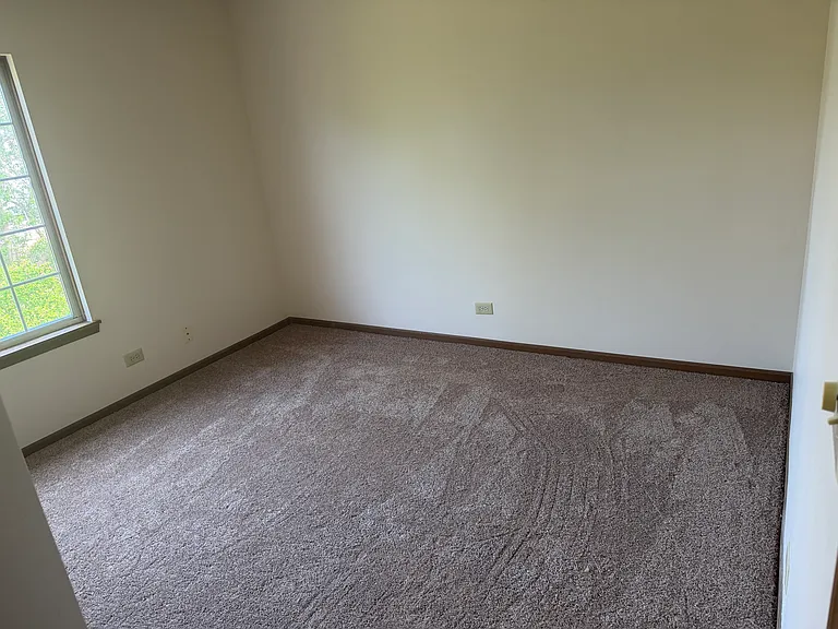 125 S Southport Rd — Photo 6