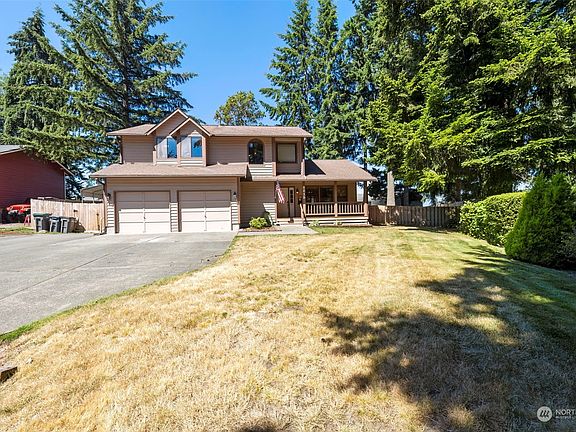 2nd image of 8215 Autumn Hills Place NE