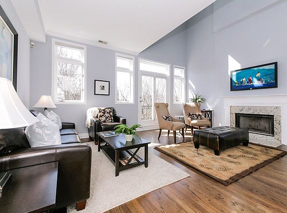 4th image of 1326 W School St #3