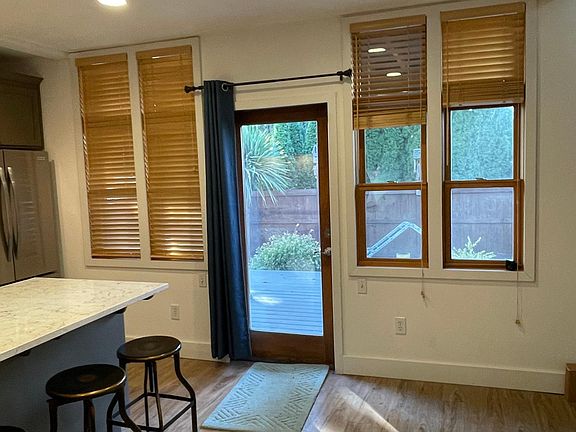 3rd image of 9724 N Willamette Blvd APT B