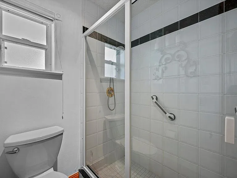 103 Olympus Cir — Photo 17