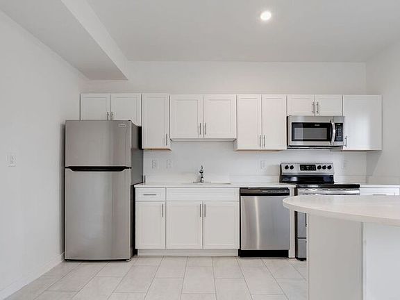 4th image of 19 N Stafford Ave #4