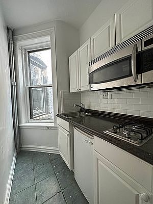 3rd image of 110 Christopher St APT 52