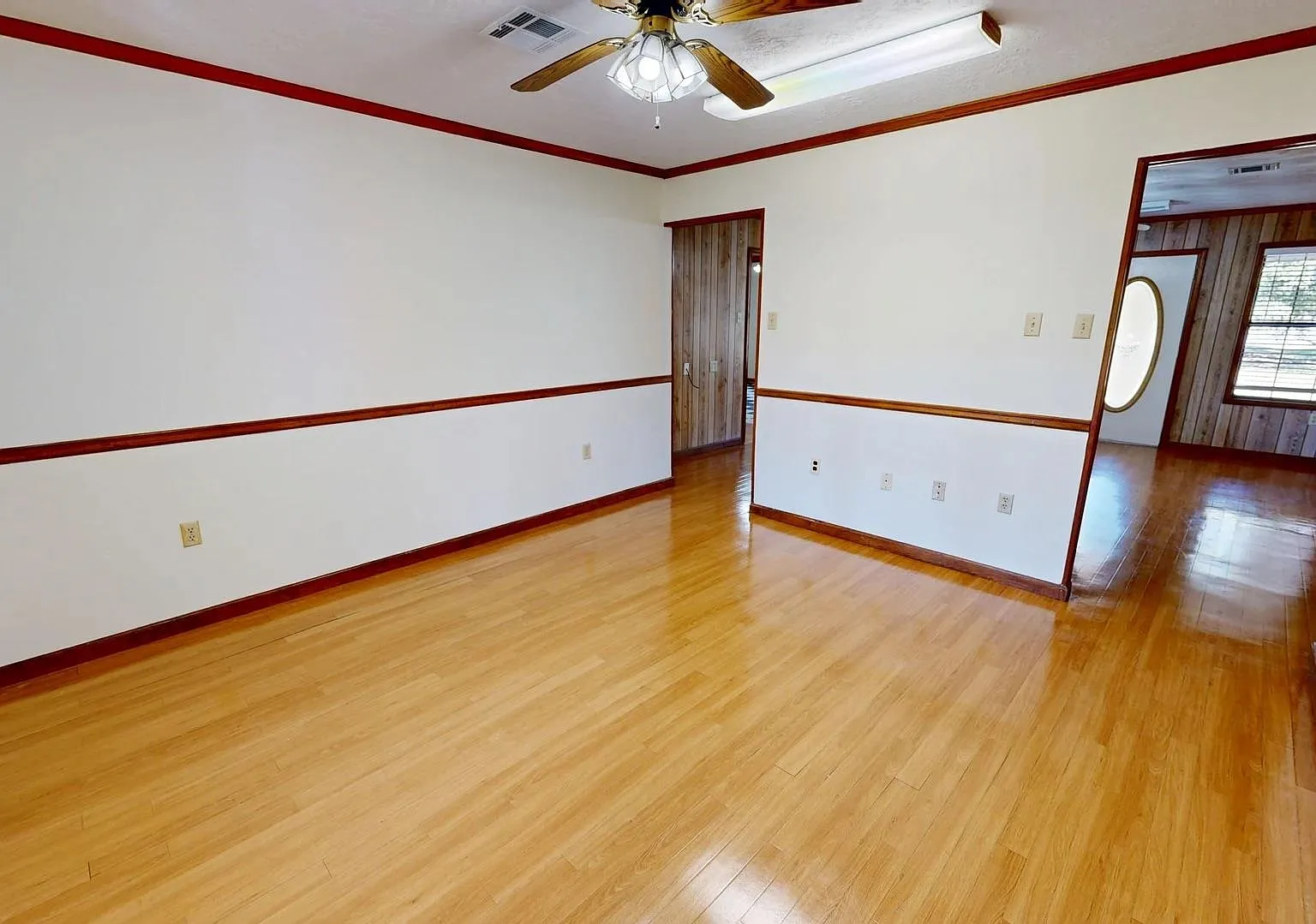 3 bed, 2.0 bath, 2243 sqft, $1,800 — Photo 4