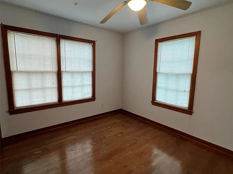 4711 Avenue R 1/2 — Photo 20