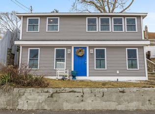 8 Green St, Buzzards Bay, MA 02532