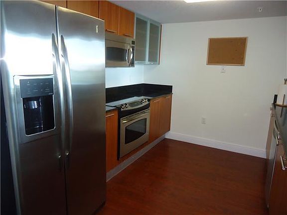 4th image of 1800 N Bayshore Dr #2016
