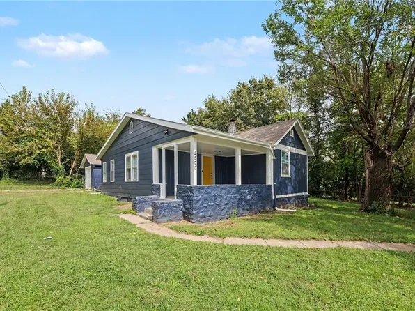 2000 E 82nd St, Kansas City, MO 64132