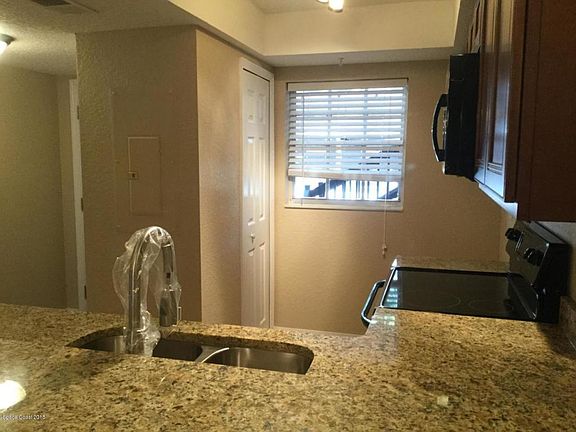 5th image of 3032 Sir Hamilton Cir #5