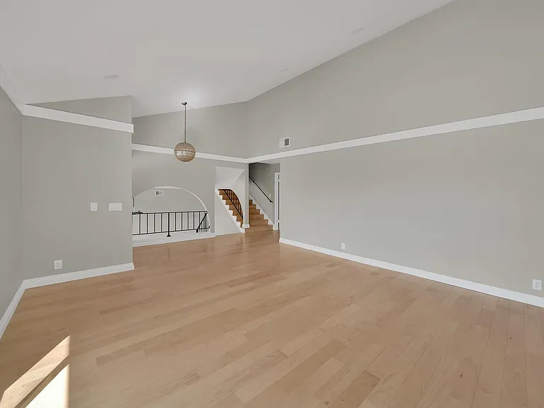 6781 Glen Dr — Photo 9
