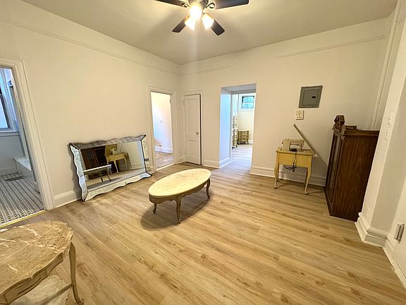 5th image of 2521 23rd St APT 2