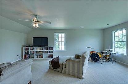 4th image of 2977 Iroquois Dr