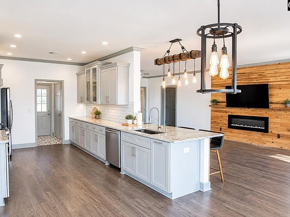 5th image of 301 Cellar Ln