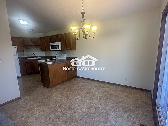 5th image of 1266 Ferndale St N