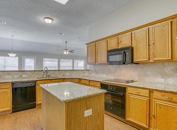 4th image of 4709 Spanishmoss Dr
