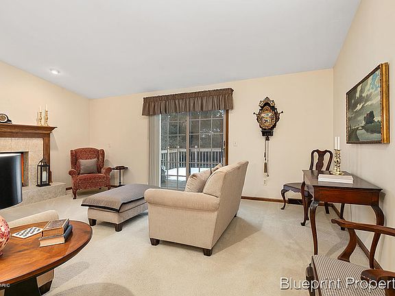 5th image of 556 Sunvalley Ct SE