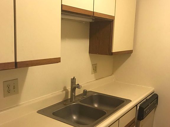 3rd image of 521 Martin Luther King Dr W APT B26