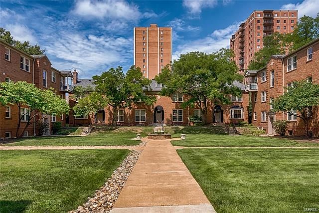 1st image of 819 Westwood Dr APT 3W