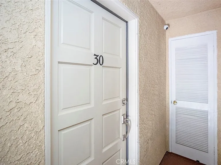110 W Maple St #30 — Photo 39