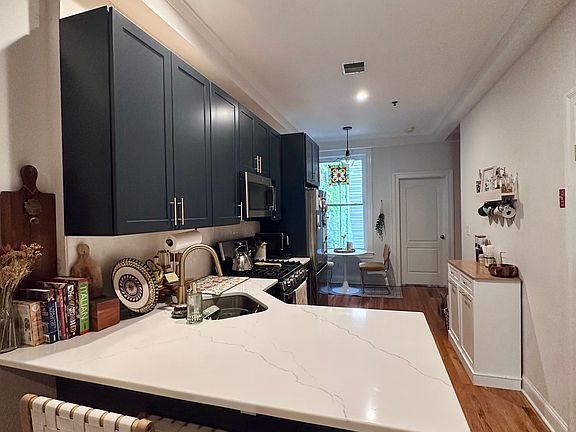 4th image of 1319 Washington St APT 1L