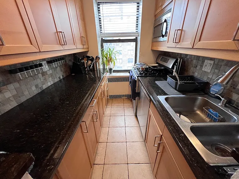 303 E 37th St #5E — Photo 12