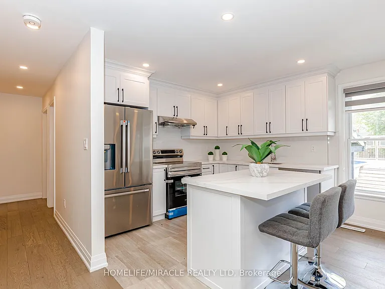 563 Taplow Cres — Photo 9
