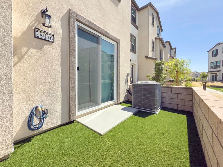 28076 Melrose Dr — Photo 14