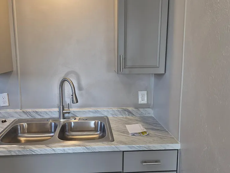 710 E Avenue G #7 — Photo 10