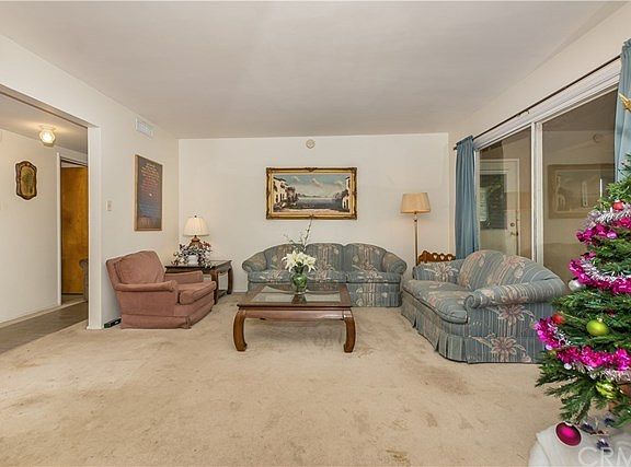 5th image of 108 E 49th St