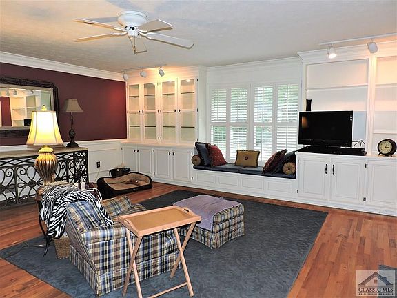 4th image of 145 Rollingwood Dr