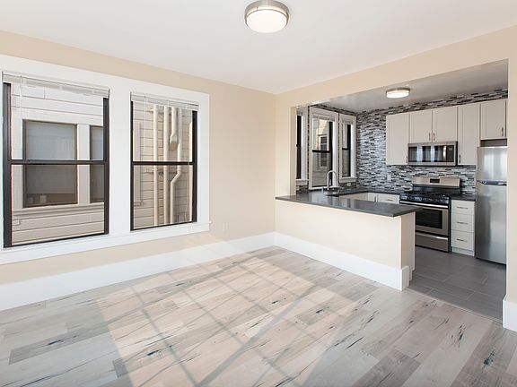 3rd image of 3201 Washington St APT 15