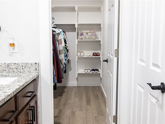 5th image of 2593 Sebright Ave