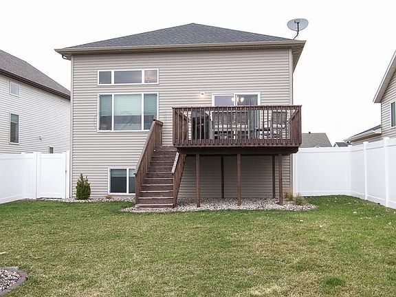 3rd image of 935 42nd Ave W