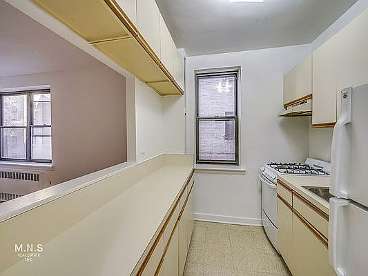 3rd image of 711 W End Ave APT 3LS