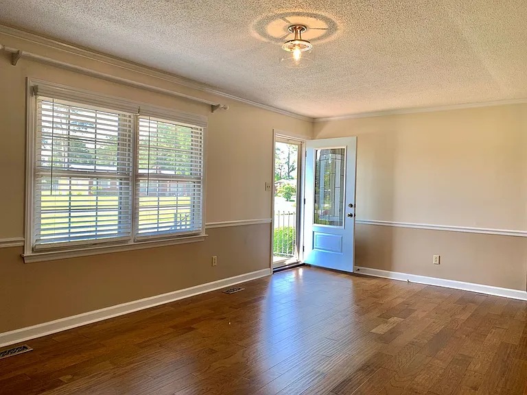 213 Dogwood St — Photo 9