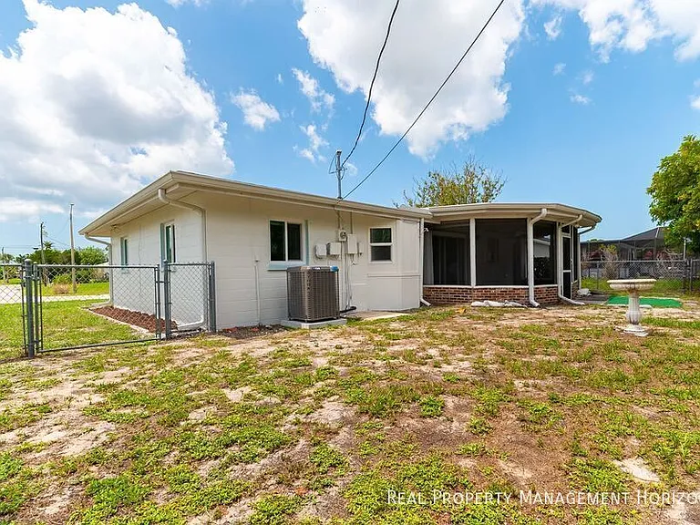 535 Oxford Dr — Photo 25