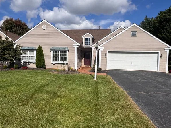 18909 Dover Dr, Hagerstown, MD 21742