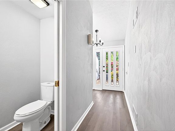 3rd image of 802 Casa Vita Dr