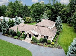 240 Airmont Ave, Mahwah, NJ 07430