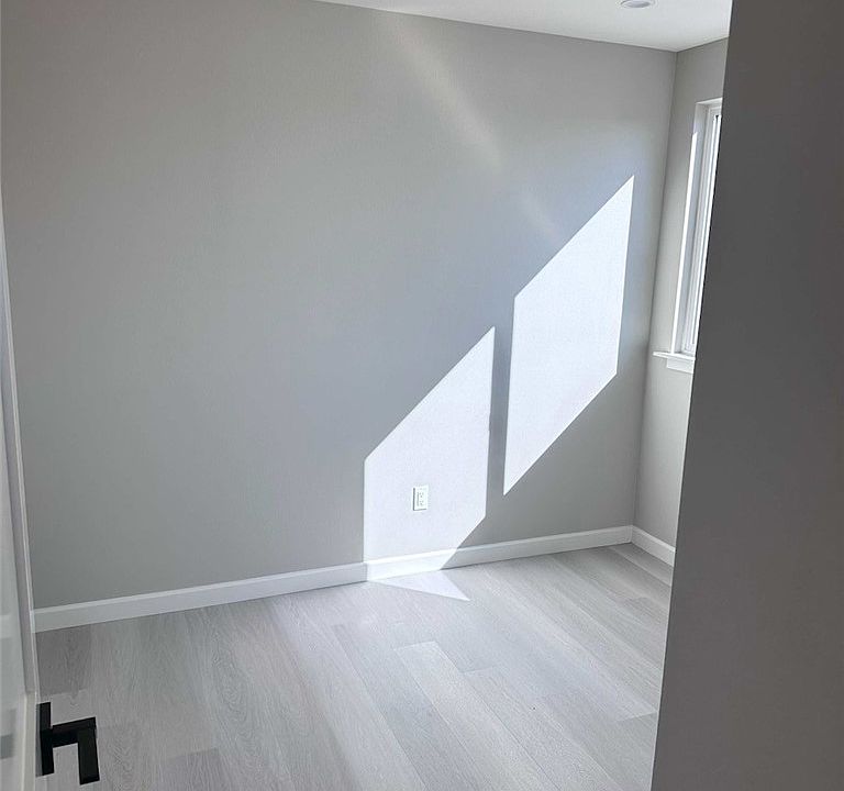 1st image of 327 N Chicago St #327