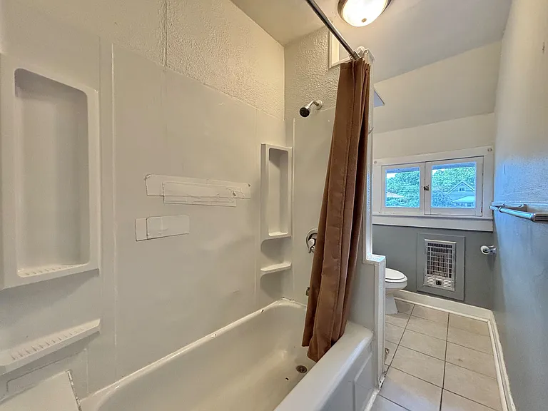1122 W Augusta Ave #1 — Photo 5