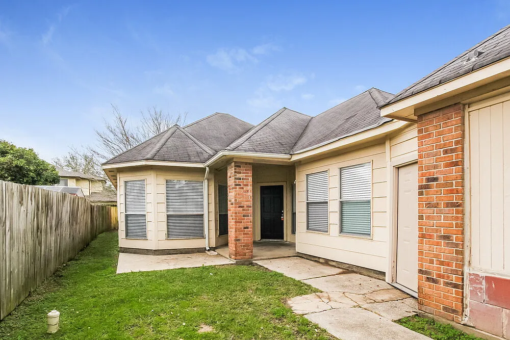 Building Photo - 6615 Bluebottle Ln