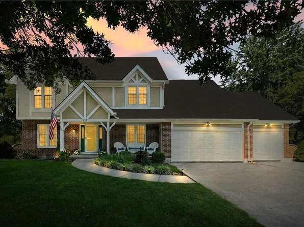 614 Harborview Dr, Smithville, MO 64089