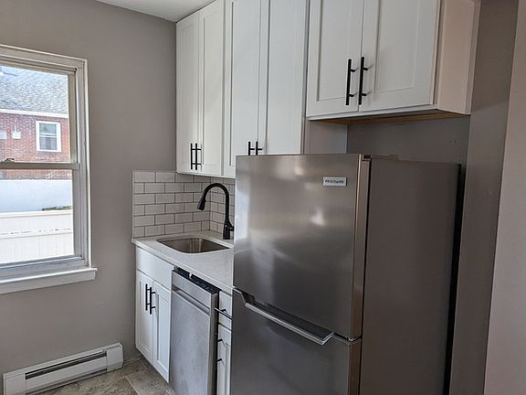 3rd image of 257 Essex St APT 8