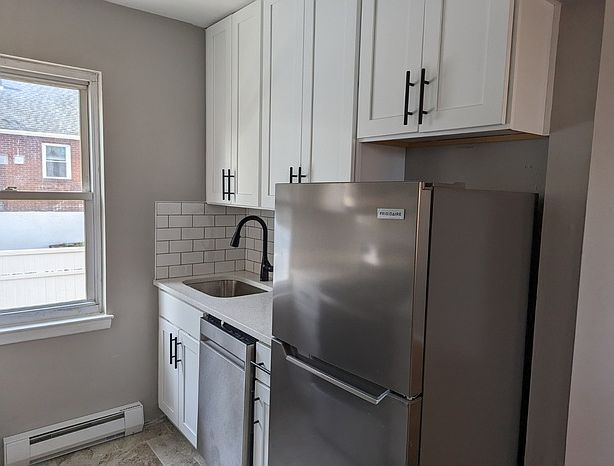 1st image of 257-8 W Essex St #1