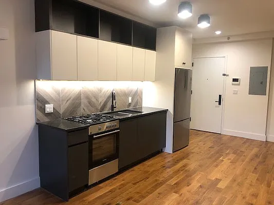 Rented by Lang Realty LLC | media 8