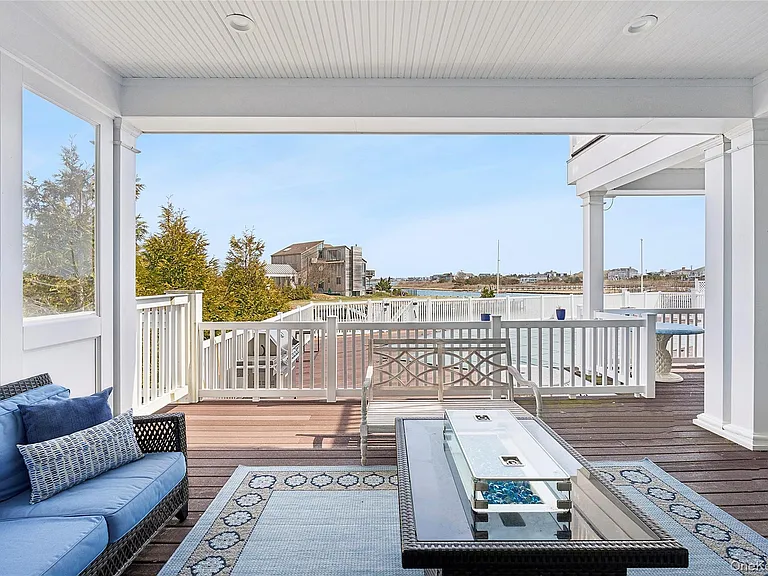 176 Beach Ln — Photo 23