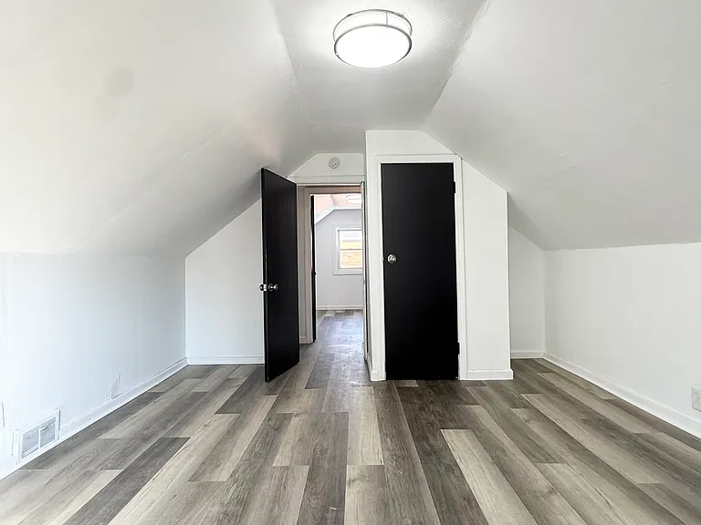 512 Macfarlane Dr — Photo 11