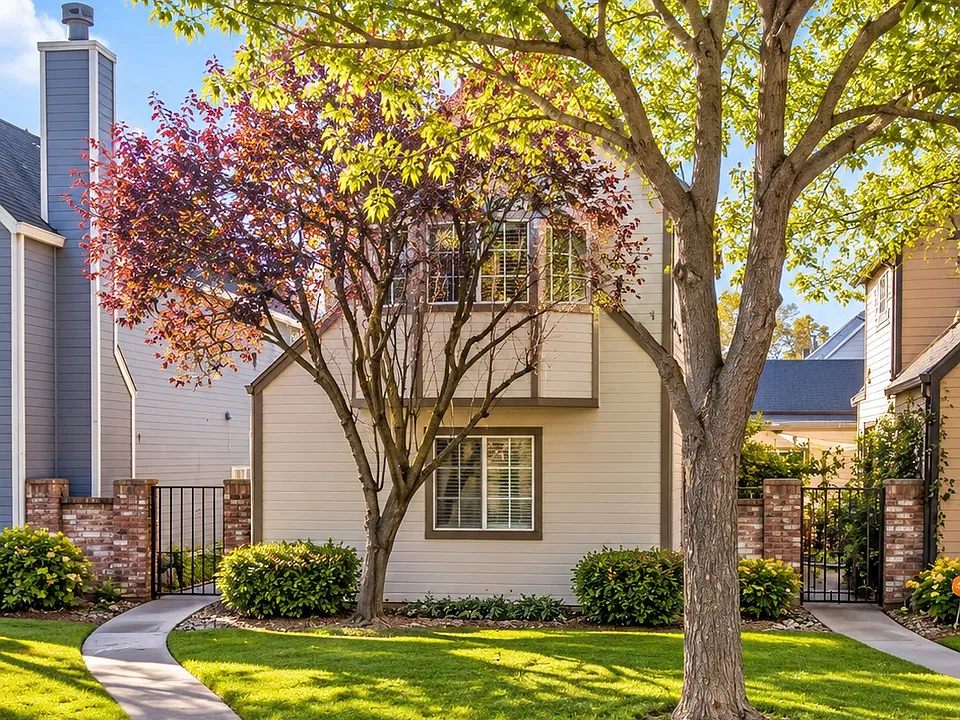 452 Golf Cir E